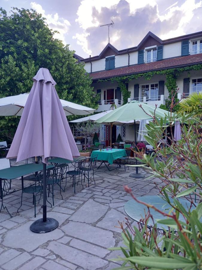 Échenevex Auberge Des Chasseurs מראה חיצוני תמונה