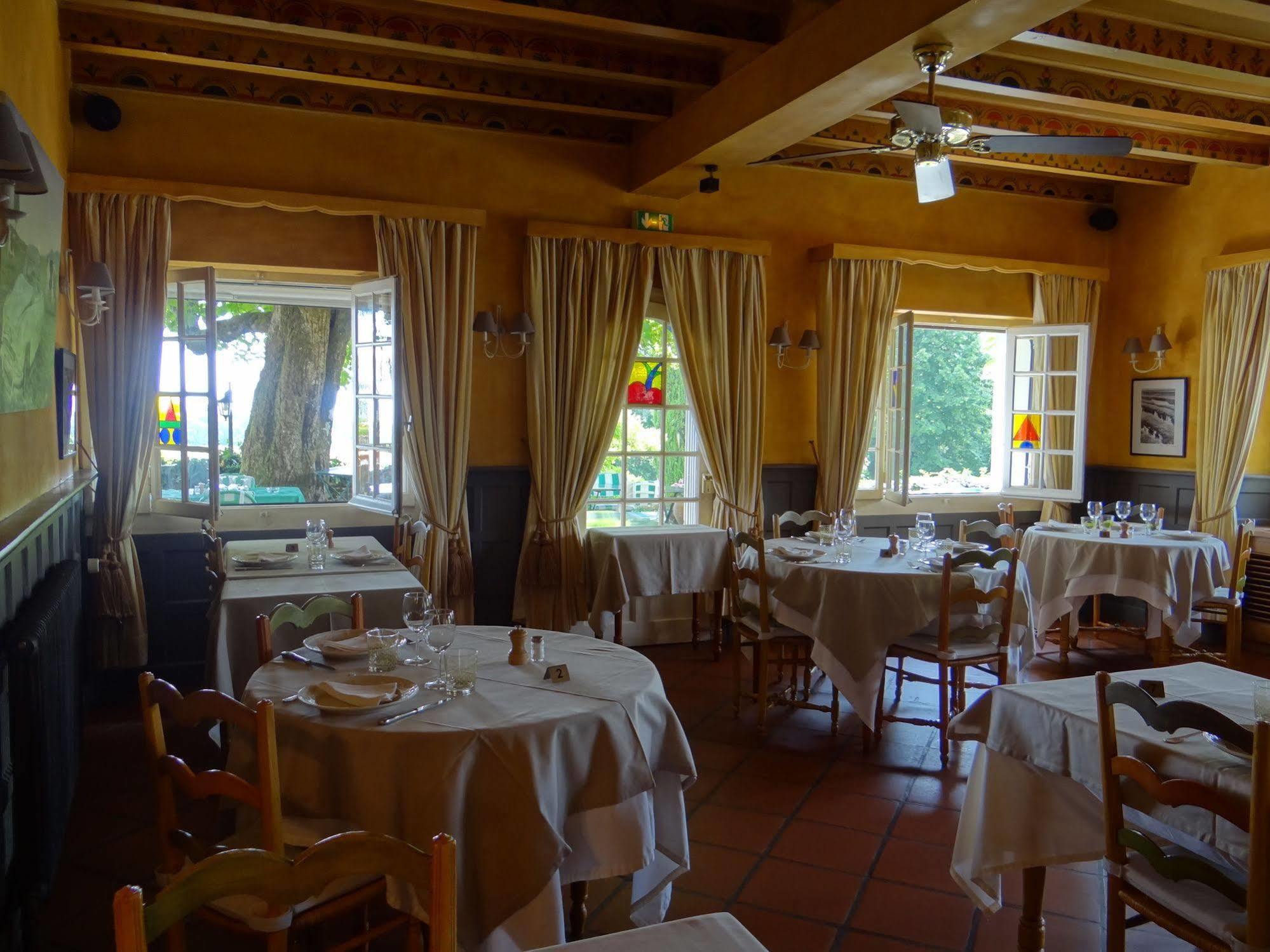 Échenevex Auberge Des Chasseurs מראה חיצוני תמונה