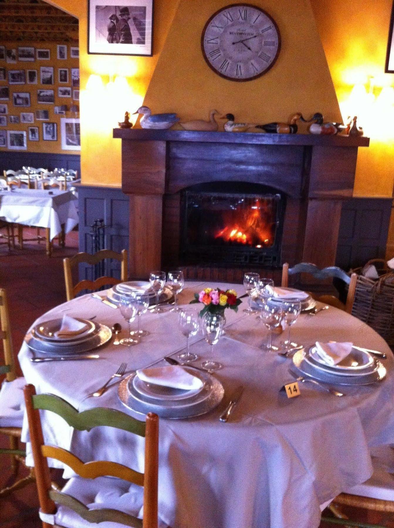 Échenevex Auberge Des Chasseurs מראה חיצוני תמונה