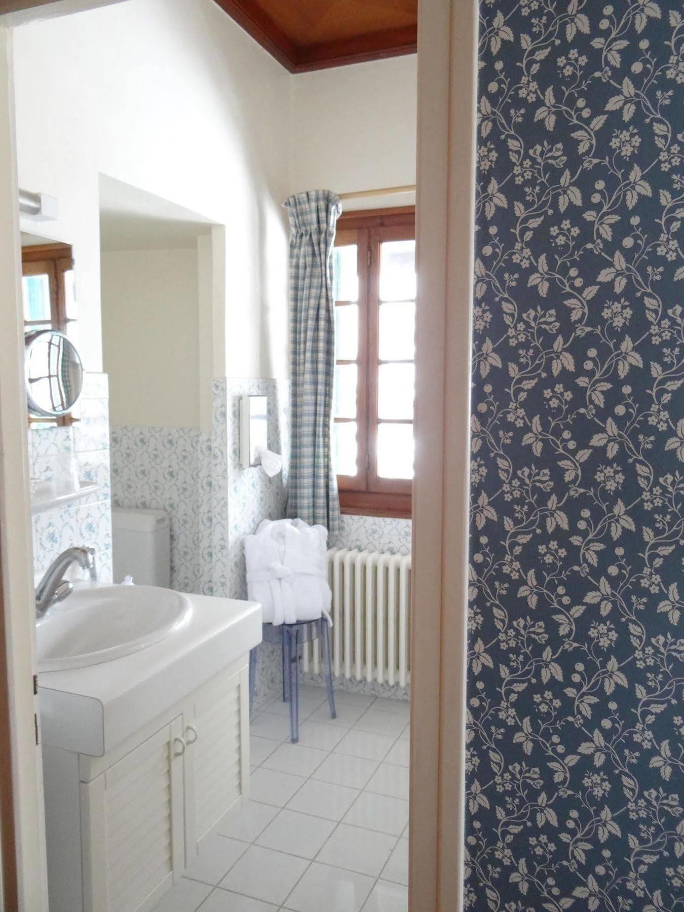Échenevex Auberge Des Chasseurs מראה חיצוני תמונה